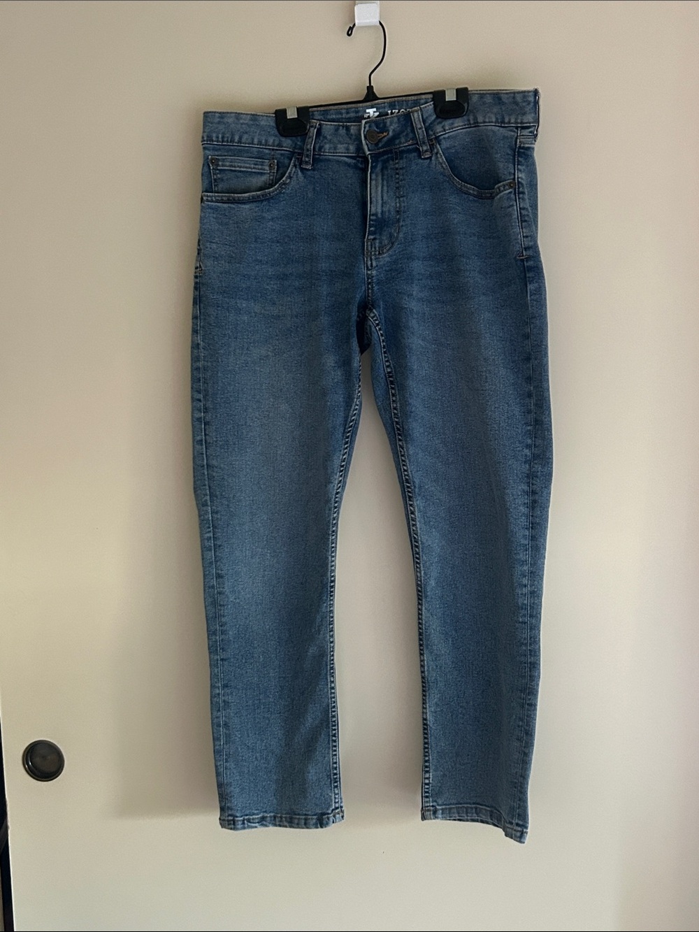 NWOT. Izod Saltwater Comfort Stretch Straight Fit Blue Jeans.
